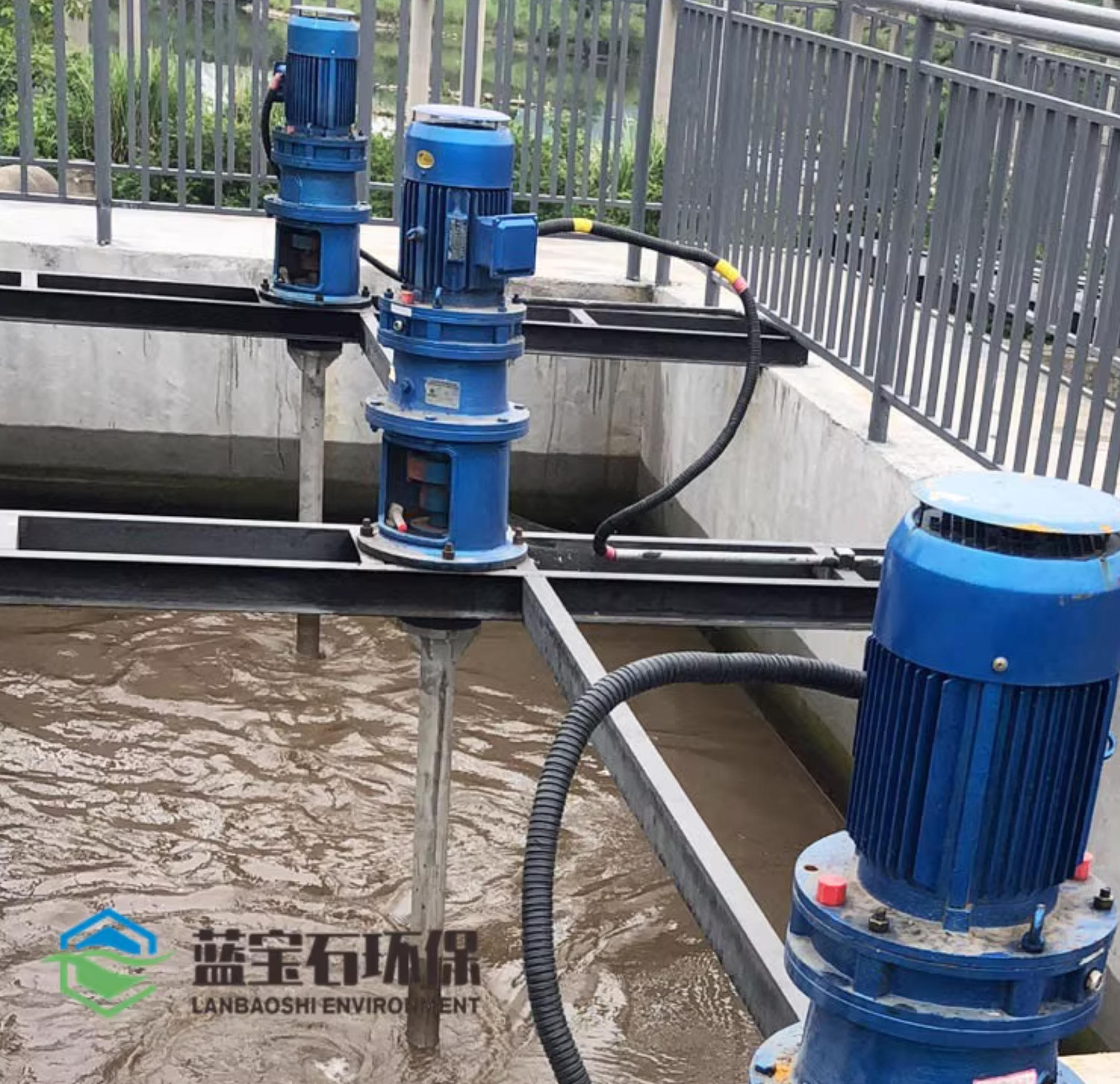 南京藍(lán)寶石環(huán)保與深圳某環(huán)?？萍歼_(dá)成漿式攪拌機(jī)設(shè)備合作